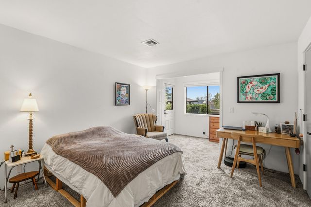 302 Medford Heights Lane, Medford, OR 97504