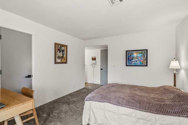 302 Medford Heights Lane, Medford, OR 97504