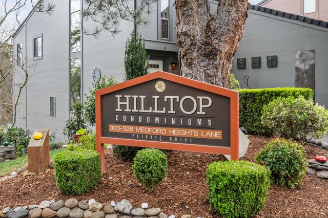 302 Medford Heights Lane, Medford, OR 97504