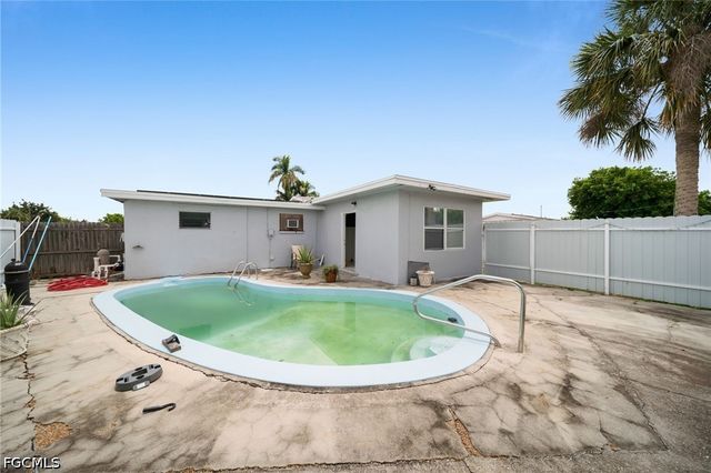302 E Penn RD, Lehigh Acres, FL 33936