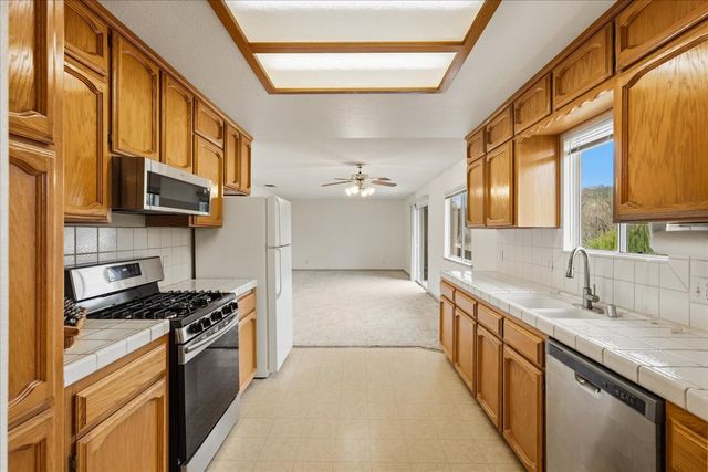 22951 N Lilley Way, Coarsegold, CA 93614