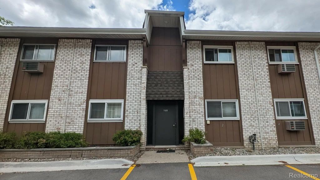 7605 Woodview Street, Westland, MI 48185