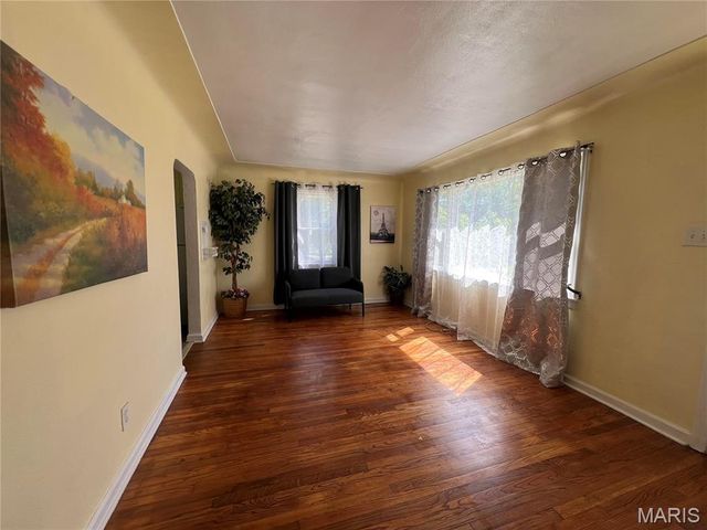 4198 Wright Avenue, St Ann, MO 63074