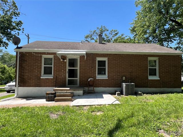 4198 Wright Avenue, St Ann, MO 63074