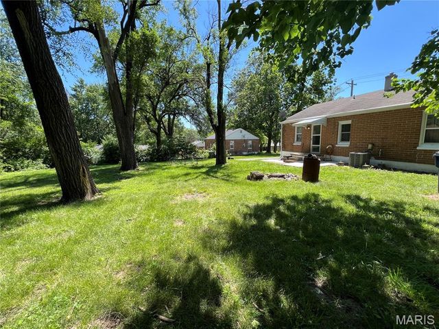 4198 Wright Avenue, St Ann, MO 63074
