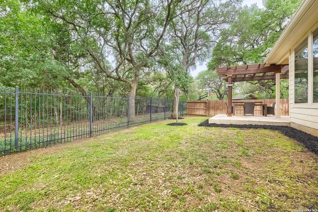 10522 FAR REACHES LN, Helotes, TX 78023