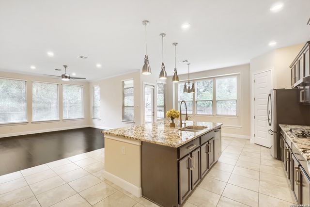 10522 FAR REACHES LN, Helotes, TX 78023