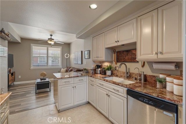 5142 Warner Ave 209, Huntington Beach, CA 92649