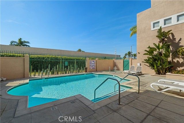 5142 Warner Ave 209, Huntington Beach, CA 92649