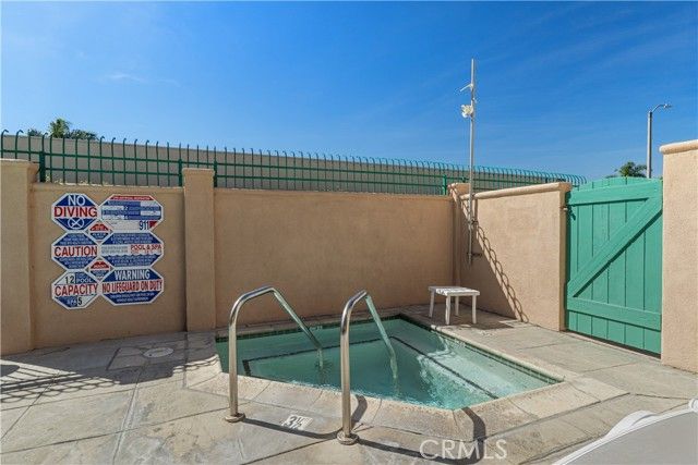 5142 Warner Ave 209, Huntington Beach, CA 92649