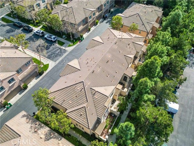 92 New Season, Irvine, CA 92602