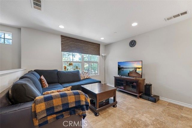 92 New Season, Irvine, CA 92602