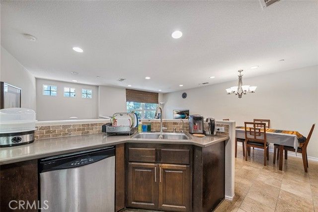 92 New Season, Irvine, CA 92602