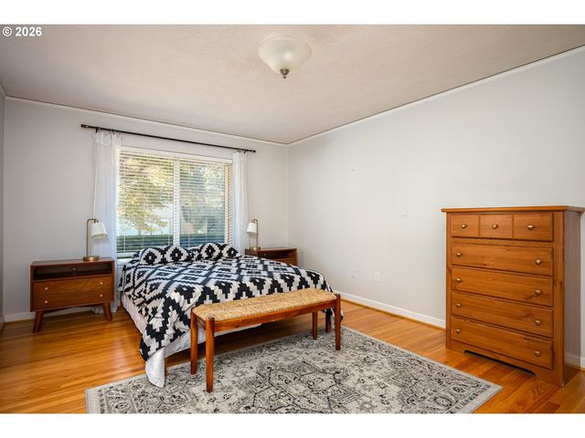 8020 Sw RUBY Ter, Portland, OR 97219