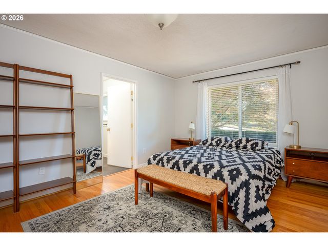 8020 Sw RUBY Ter, Portland, OR 97219