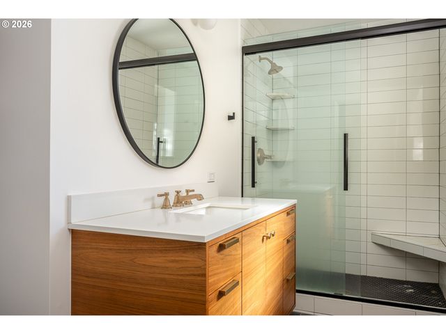 8020 Sw RUBY Ter, Portland, OR 97219