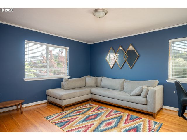 8020 Sw RUBY Ter, Portland, OR 97219
