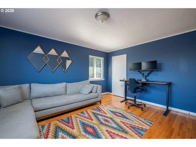 8020 Sw RUBY Ter, Portland, OR 97219