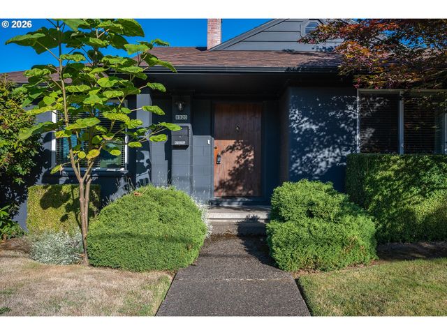 8020 Sw RUBY Ter, Portland, OR 97219