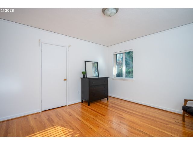 8020 Sw RUBY Ter, Portland, OR 97219