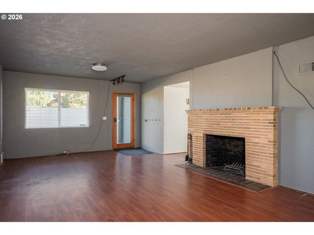 8020 Sw RUBY Ter, Portland, OR 97219