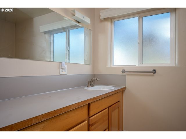 8020 Sw RUBY Ter, Portland, OR 97219