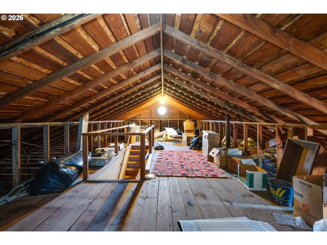 8020 Sw RUBY Ter, Portland, OR 97219