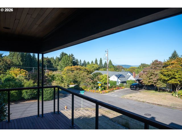 8020 Sw RUBY Ter, Portland, OR 97219