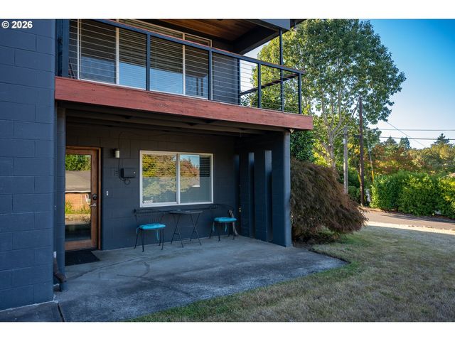 8020 Sw RUBY Ter, Portland, OR 97219