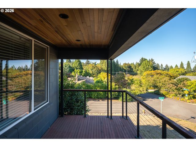 8020 Sw RUBY Ter, Portland, OR 97219