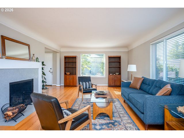 8020 Sw RUBY Ter, Portland, OR 97219