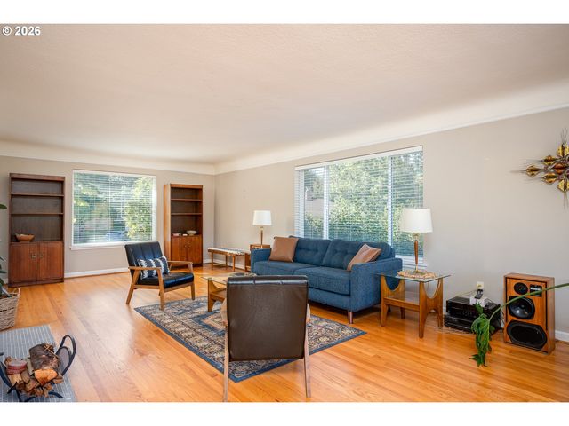 8020 Sw RUBY Ter, Portland, OR 97219