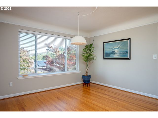 8020 Sw RUBY Ter, Portland, OR 97219