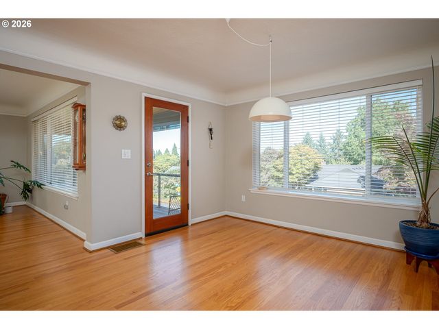 8020 Sw RUBY Ter, Portland, OR 97219
