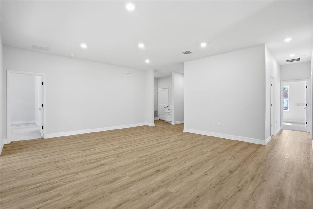 Image 6 of property listing at 6805 SW 132ND STREET, Ocala, FL 34473