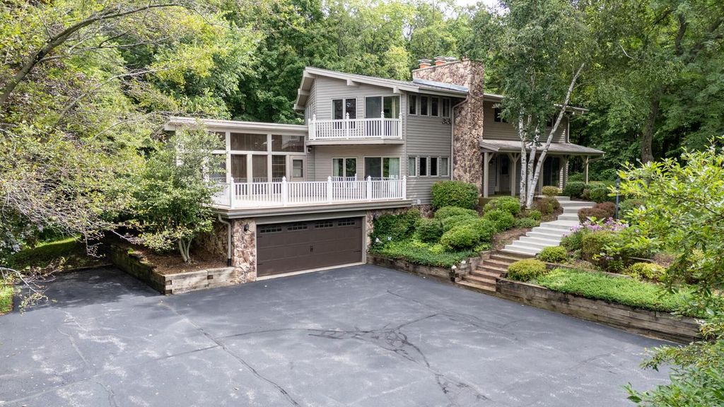 4427 Foxboro COURT, Slinger, WI 53086