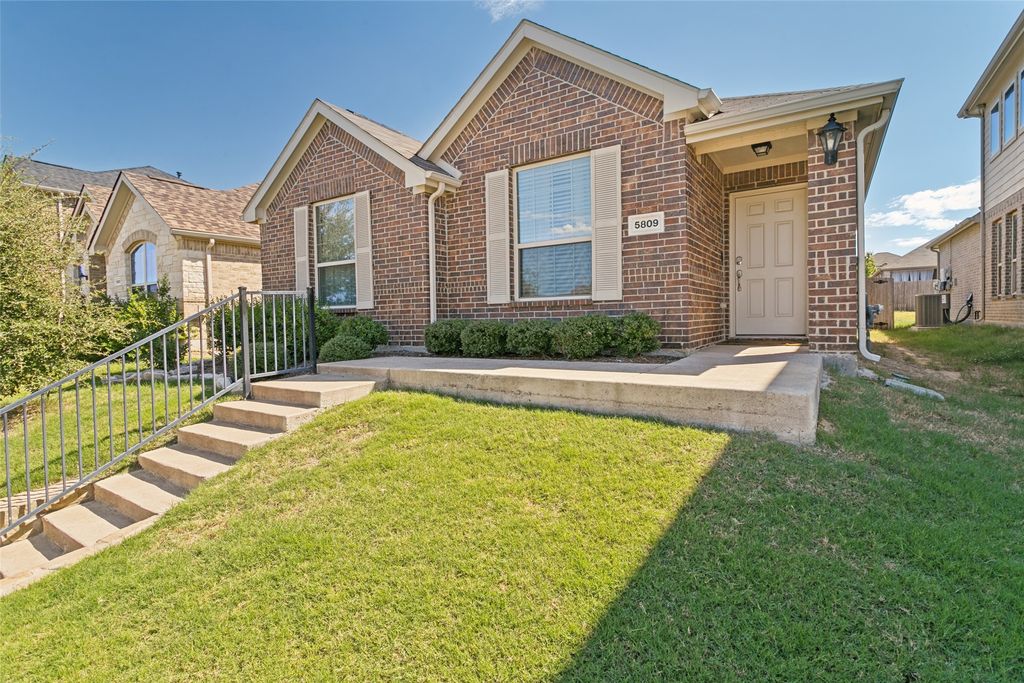 5809 Wake Robin Drive, Fort Worth, TX 76123 — photo 3