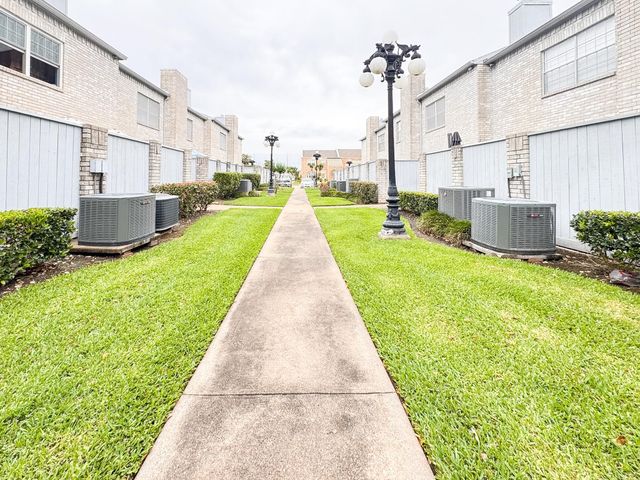 632 Wilcrest Drive 632, Houston, TX 77042