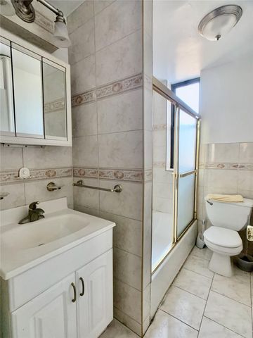 755 Oakland Place 2E, Bronx, NY 10457