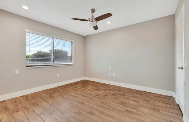 4248 Deste Court 202, Lake Worth, FL 33467