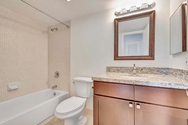 4248 Deste Court 202, Lake Worth, FL 33467