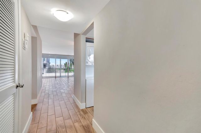 4248 Deste Court 202, Lake Worth, FL 33467