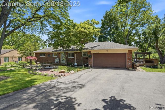 25531 Crystal Spring Court, Farmington, MI 48336