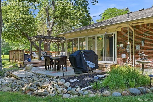 25531 Crystal Spring Court, Farmington, MI 48336