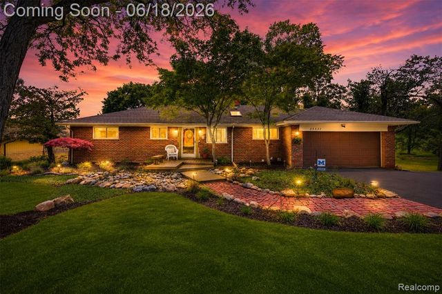 25531 Crystal Spring Court, Farmington, MI 48336