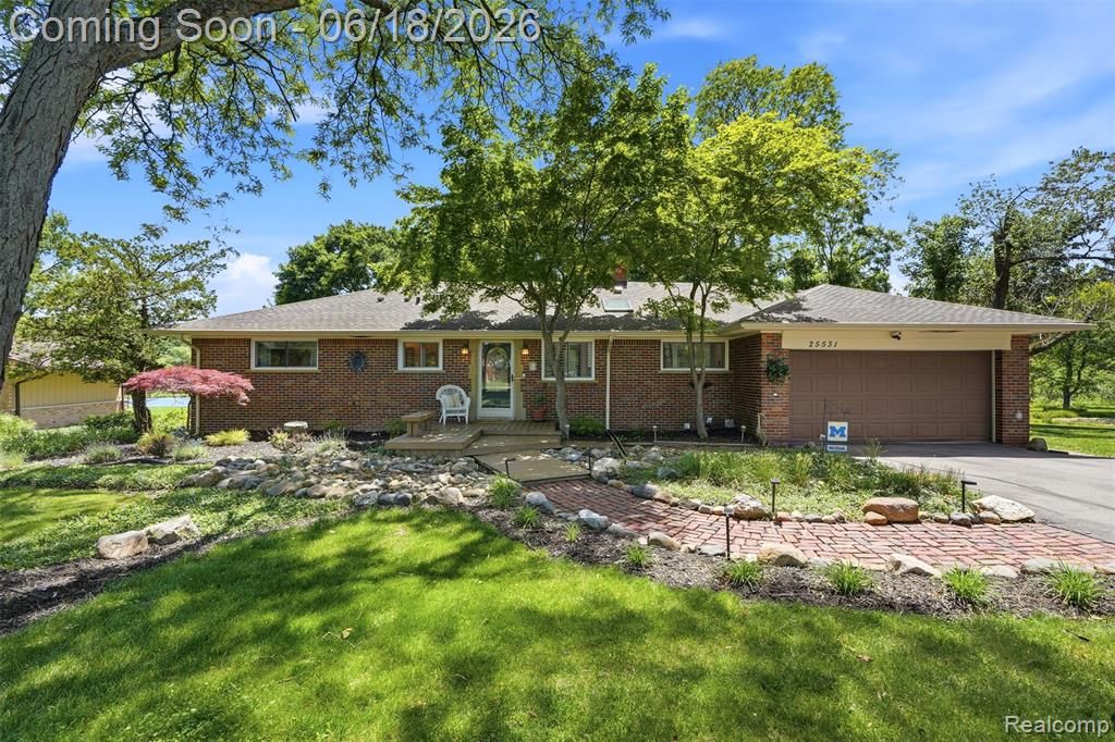 25531 Crystal Spring Court, Farmington, MI 48336