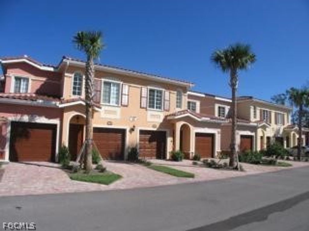 20121 Estero Gardens CIR 103, Estero, FL 33928