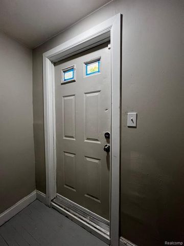 16900 Rockdale Street, Detroit, MI 48219