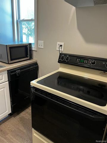 16900 Rockdale Street, Detroit, MI 48219