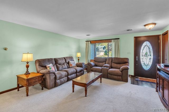 3933 Summerway Lane, Hamburg, NY 14075